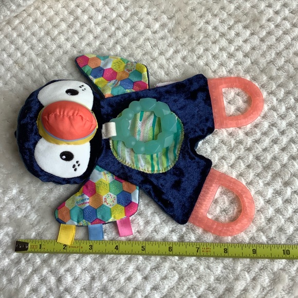 Infantino Cuddly Teether Puffin Crinkle Head Wings Tummy Embroidered Eyes - Picture 7 of 7